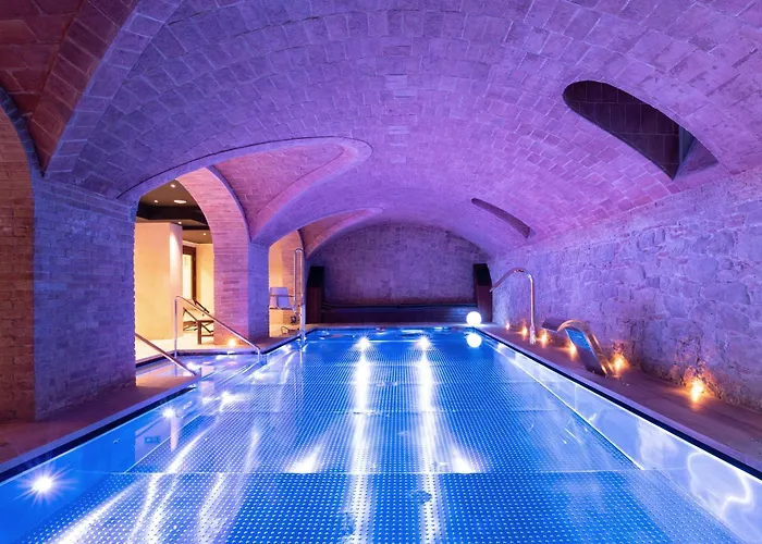 Hoteles con jacuzzi en Barcelona: Tu refugio de lujo en la ciudad condal